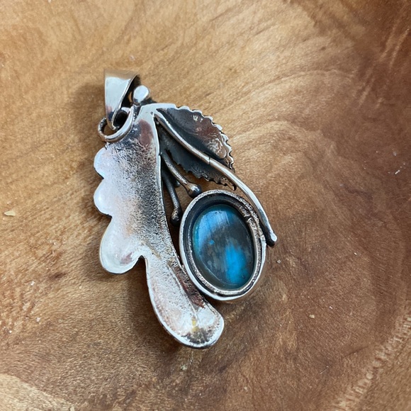 Sterling Silver Turquoise Leaf Pendant - Picture 2 of 3